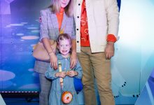 Фото - Александр Яценко и Денис Шведов с семьями посетили премьеру мультсериала «Умка»