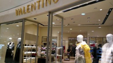 Фото - Модный дом Valentino будет выключать свет в бутиках ночью