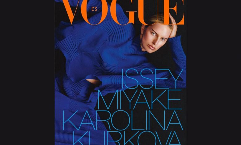 Фото - 38-летняя супермодель Каролина Куркова снялась для обложки Vogue