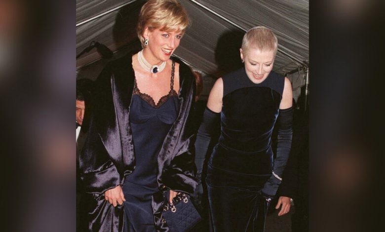 Фото - Dior перевыпустил сумку, с которой принцесса Диана пришла на Met Gala